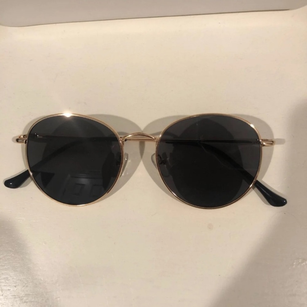 Sunglasses with gold frame